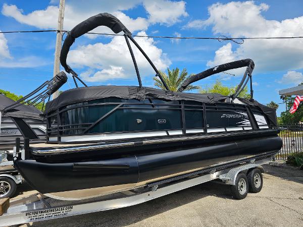 Starcraft SLS 3 Q 2025 Starcraft SLS 3 Q pontoon boat on trailer, under blue sky.