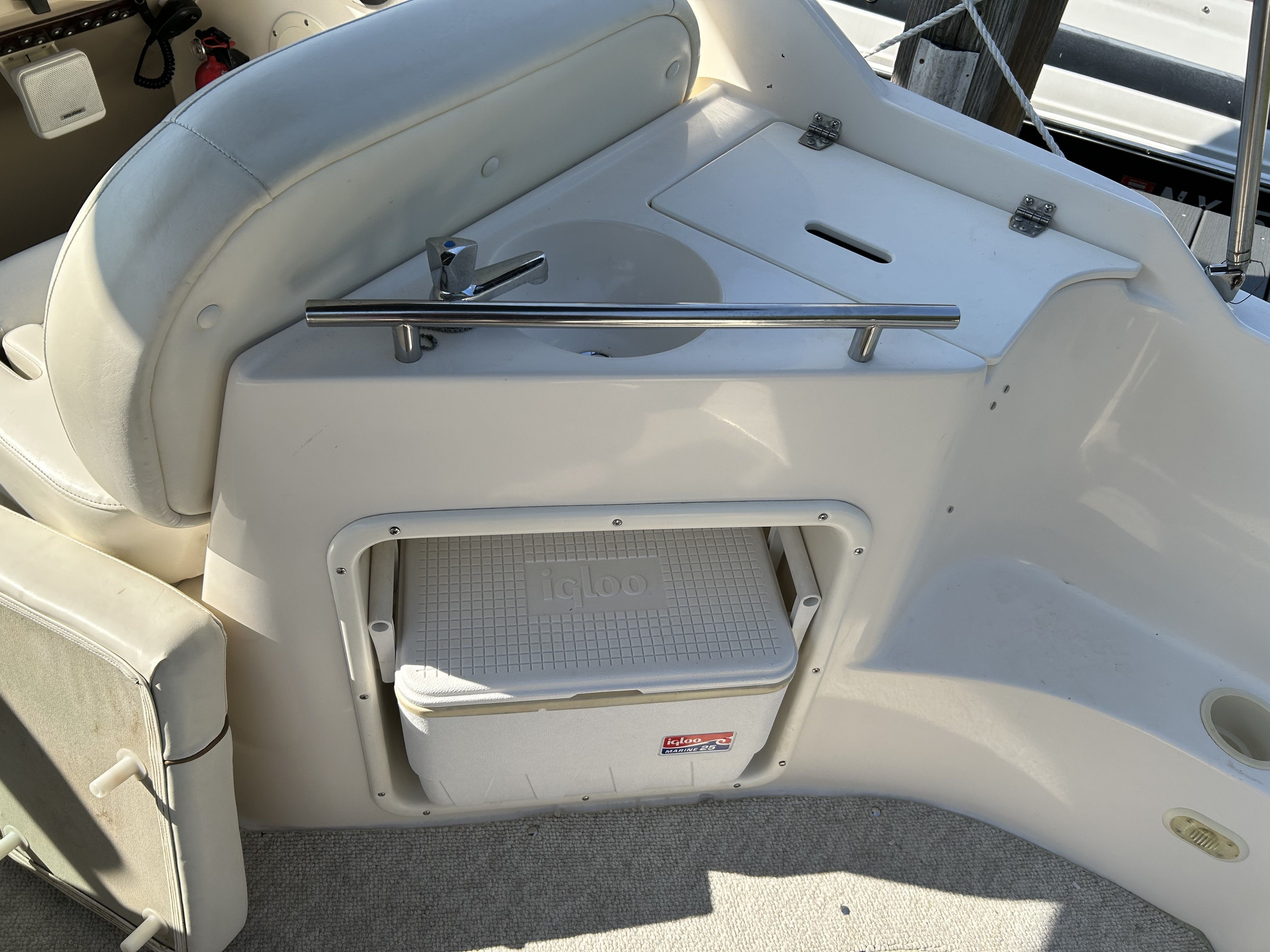 2002 Rinker 250 Fiesta Vee