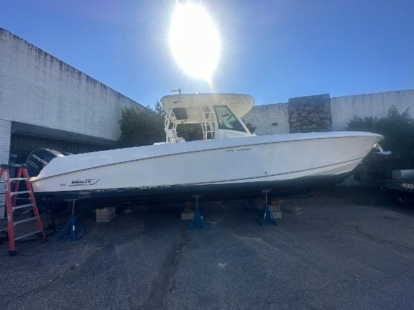 Boston Whaler 350 Outrage