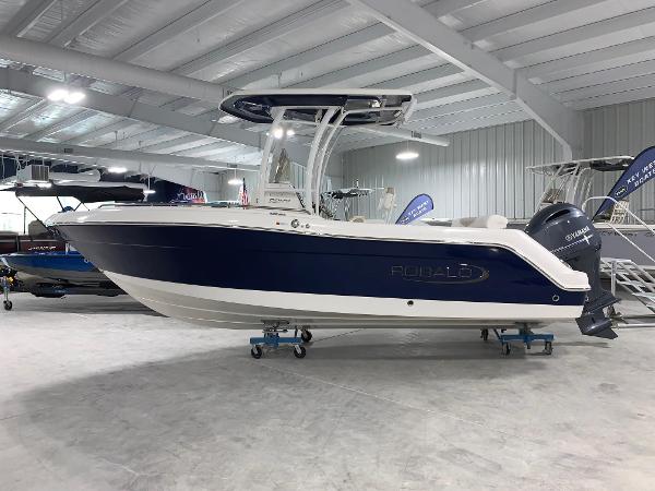 2026 Robalo R222 Center Console
