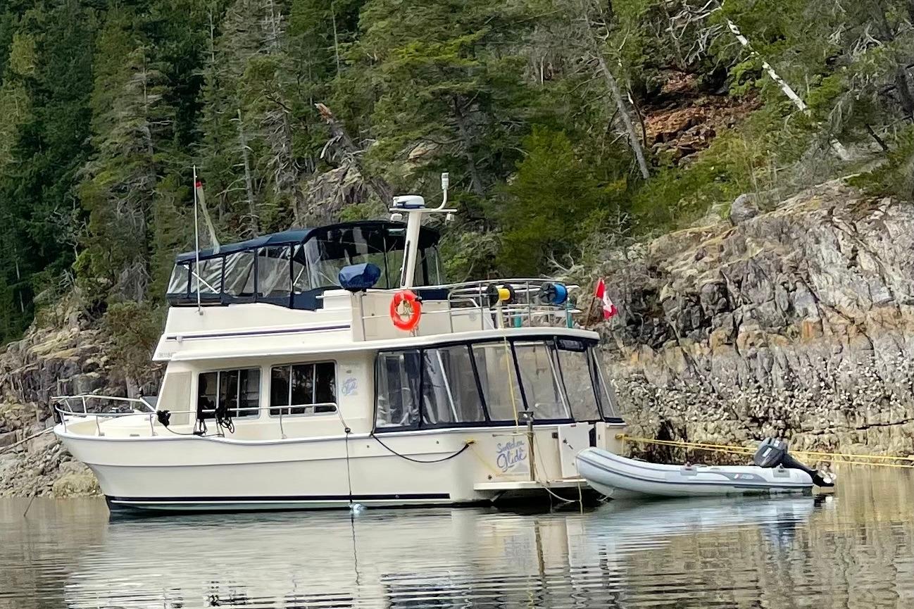 2005 Mainship 400 Trawler