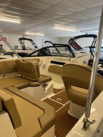 2024 Bayliner VR5 Bowrider