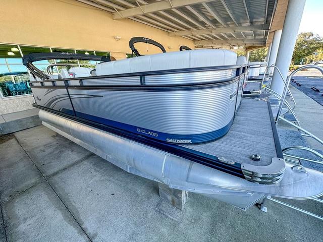 Qwest Pontoons 820 E-Class RLS LT