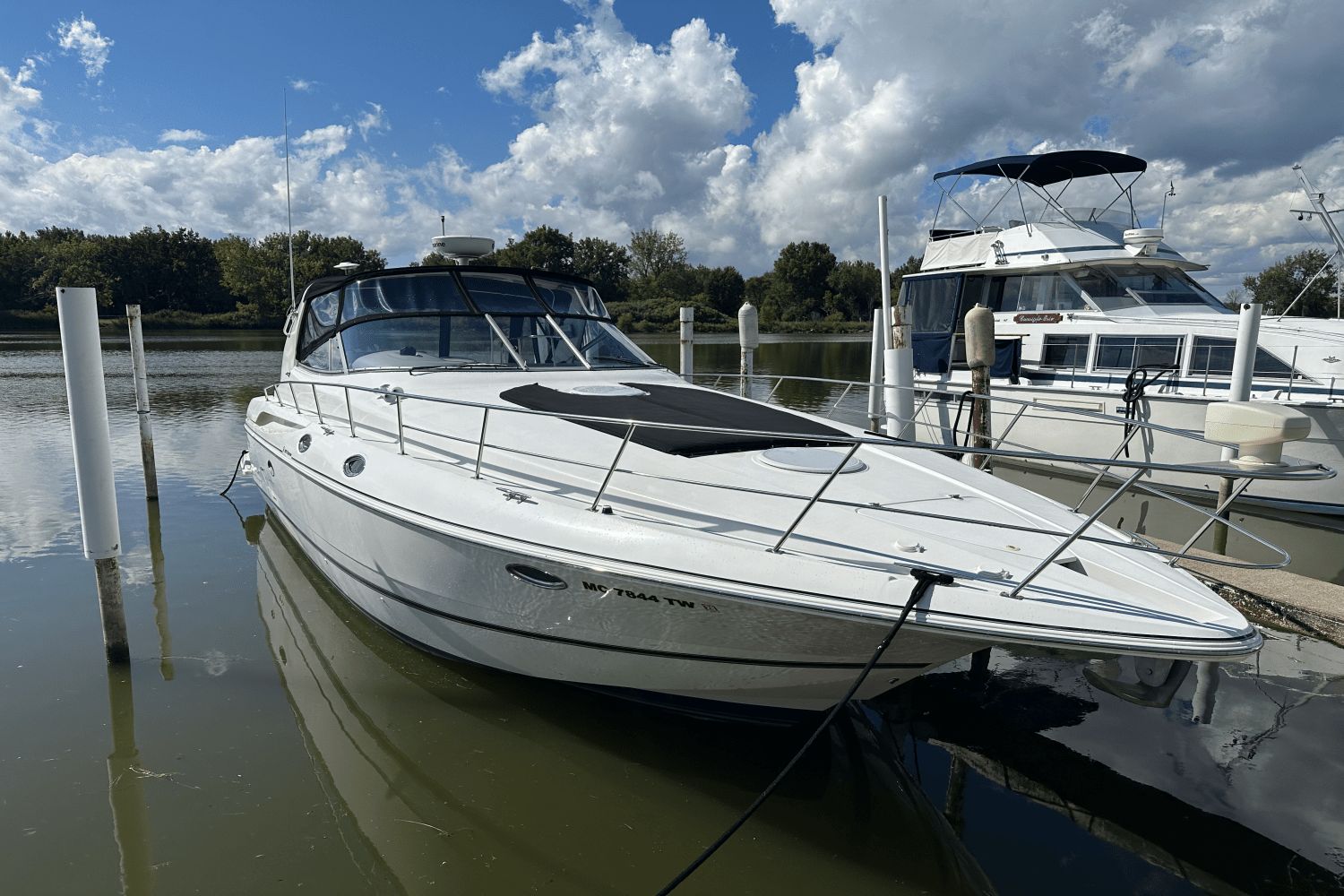 2000 Cruisers Yachts 3870