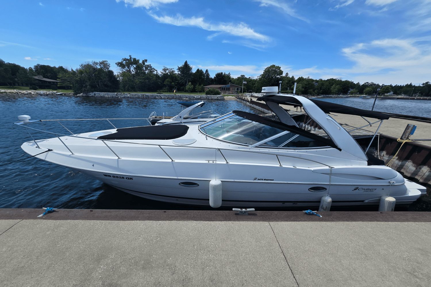 2003 Cruisers Yachts 3470 Express