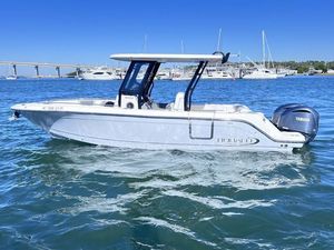 Robalo R272 Center Console