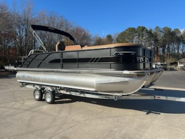 Bentley Pontoons 223 ELITE SWINGBACK DUAL CAPTAIN 2025 Bentley Pontoons 223 Elite Swingback Dual Captain on trailer, parked outdoors.