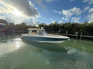 Boston Whaler 350 Realm