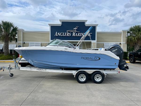 Robalo R207 Dual Console