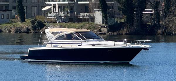 2003 Cayman Yachts 38 WA