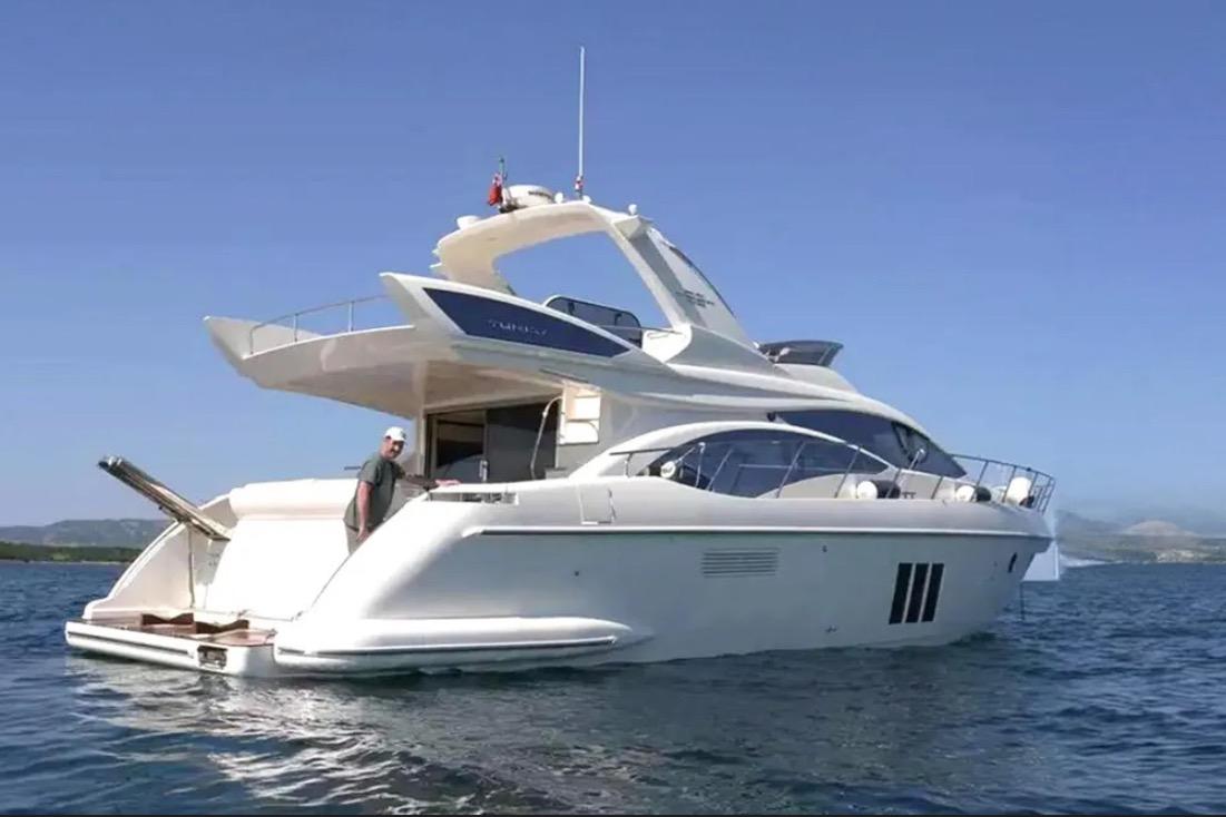Azimut 58 Luxury 2011 Azimut 58 yacht cruising on open water under clear blue sky.