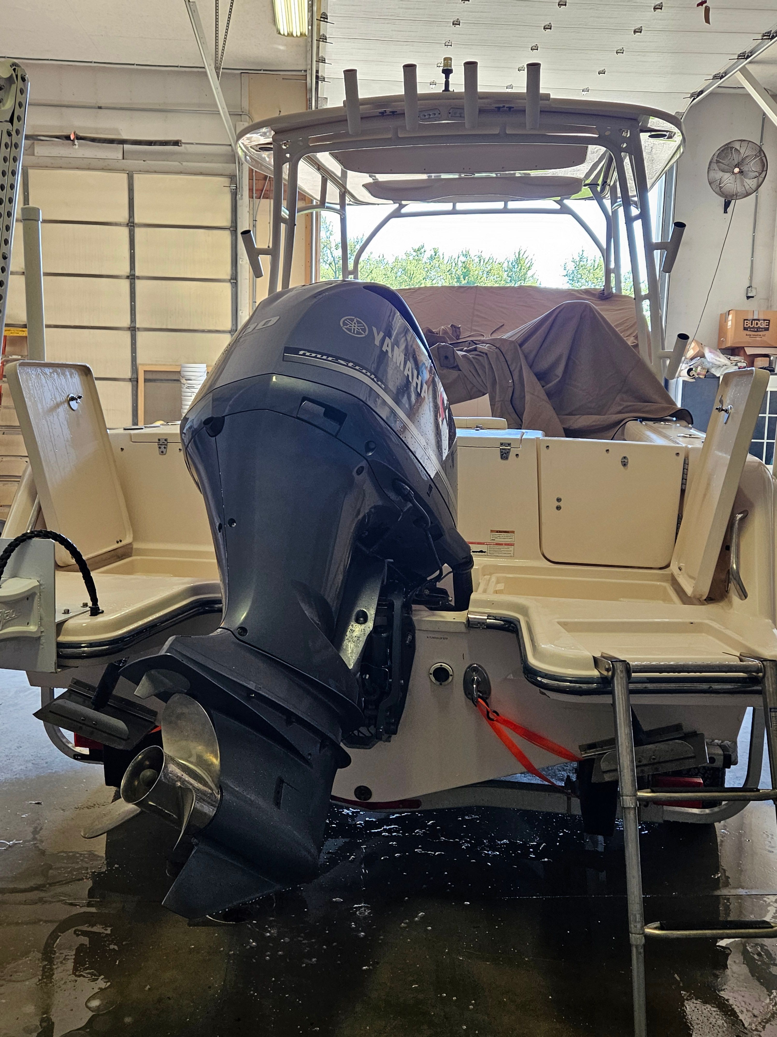 2019 Grady-White Freedom 235