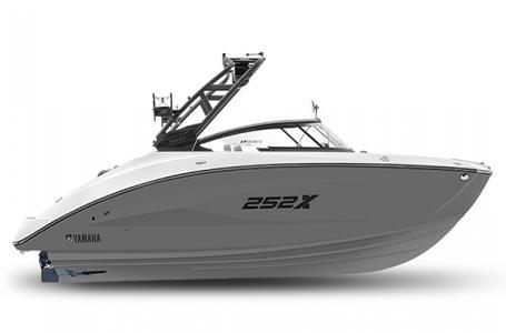 2025 Yamaha Boats 252 XE w/ Twin 1.8L Yamahas!