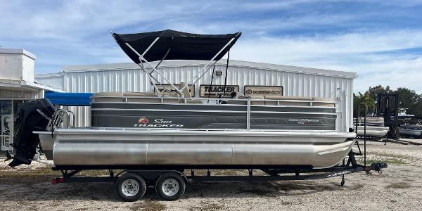 Sun Tracker Party Barge 22 XP3 2024 Sun Tracker Party Barge 22 XP3 pontoon boat on trailer, outdoor display.