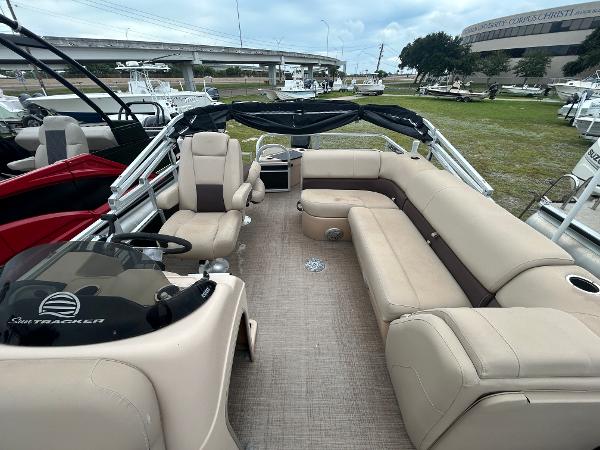 2019 Sun Tracker pontoon