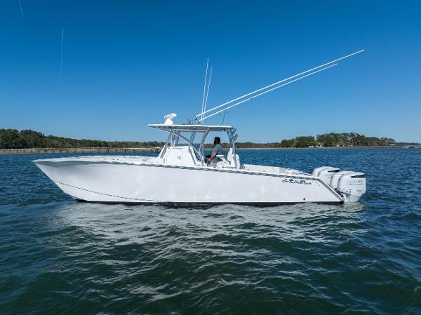 SeaHunter 38 CTS SeaHunter 38 Reel Escape- Profile