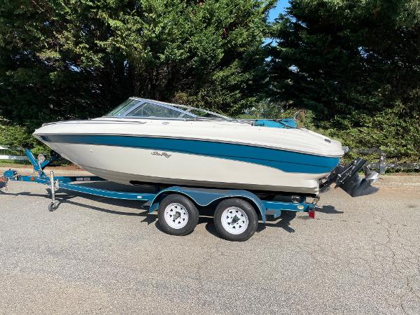 Sea Ray 190 Signature 1997 Sea Ray 190 Signature boat on trailer, parked outdoors.