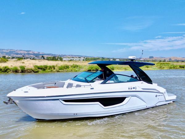 2023 Cruisers Yachts 34 GLS