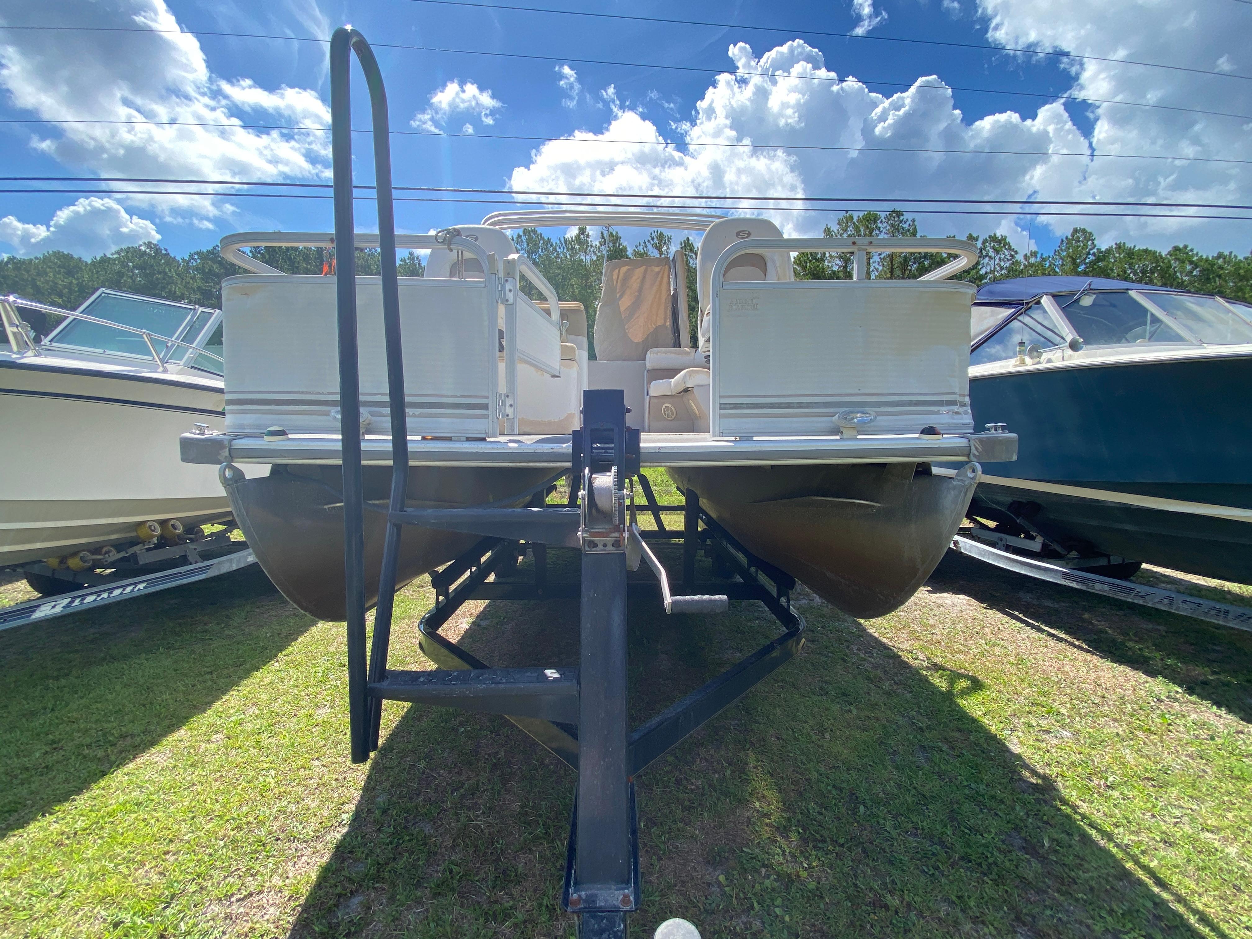 2005 Smoker Craft SUN CHASER 820 4 PT
