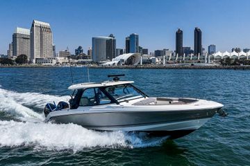 2024 Boston Whaler 380 Realm