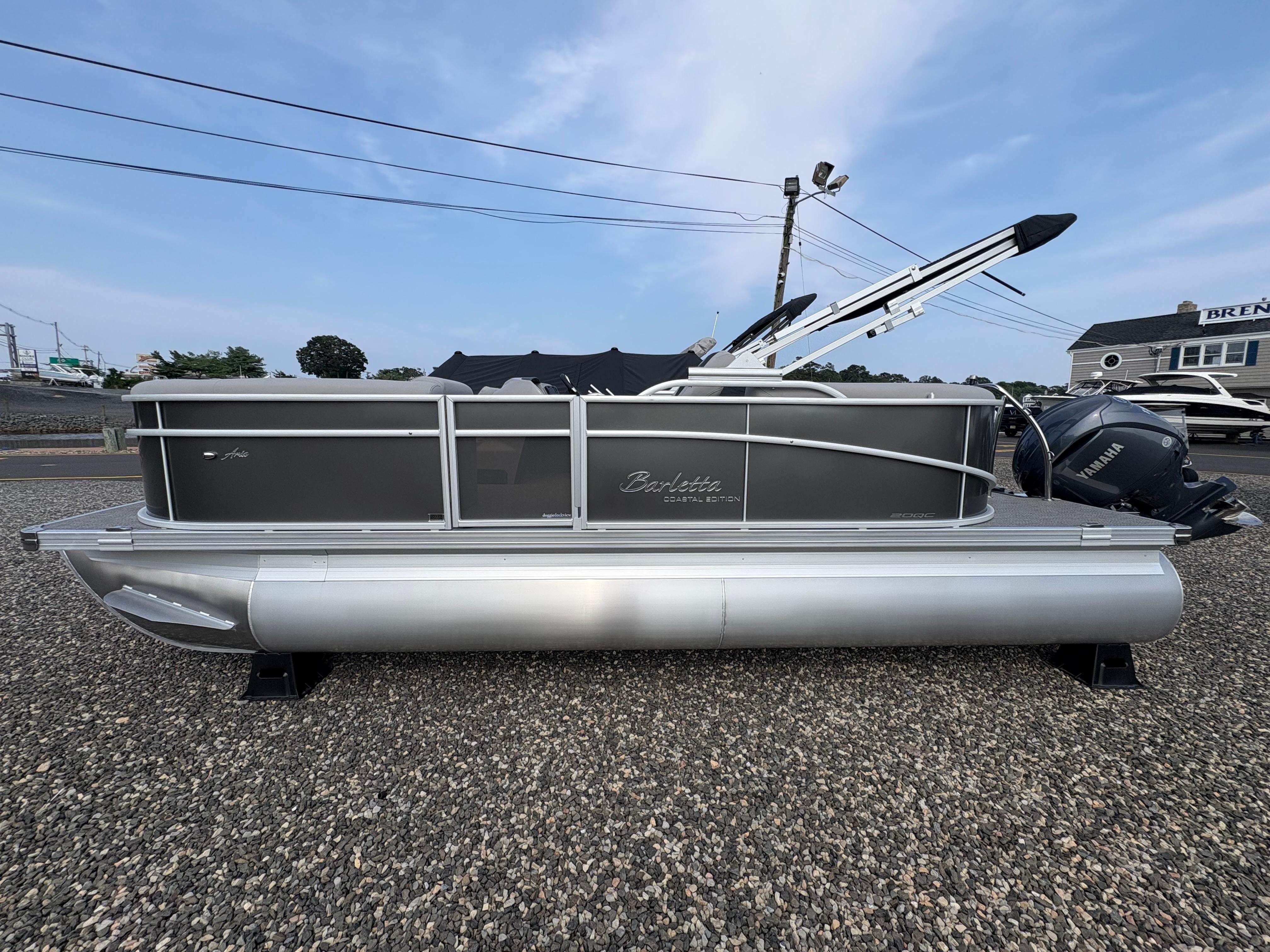 Barletta ARIA 20UC 2025 Barletta ARIA 20UC pontoon boat with Yamaha engine, parked on gravel lot.
