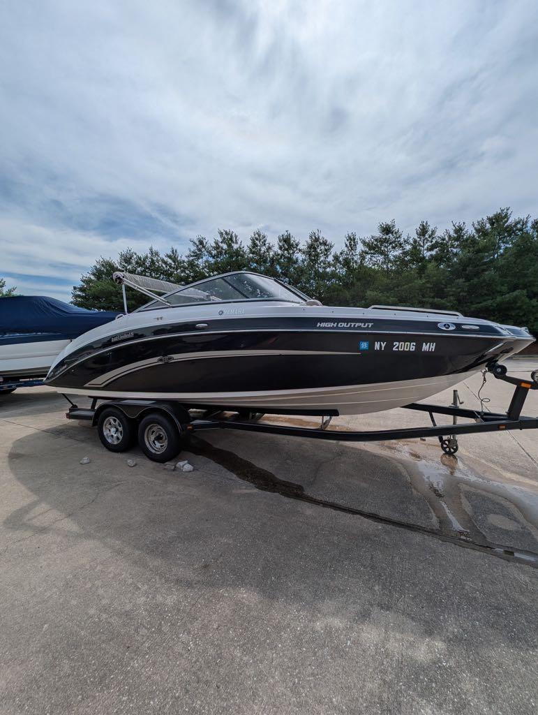 2010 Yamaha Boats 242 Limited