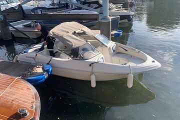 2005 Glastron 175SX