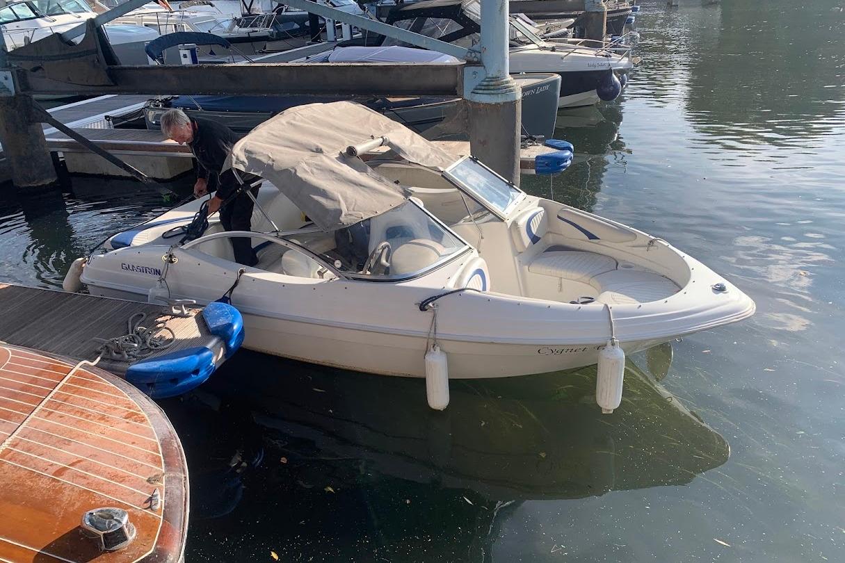 2005 Glastron 175SX