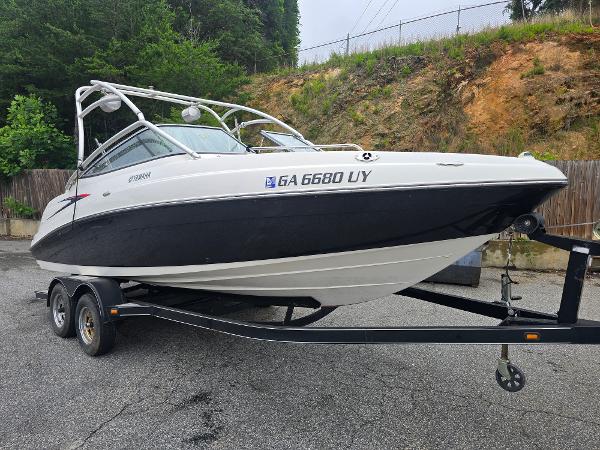 Yamaha Boats AR230 HO 2007 Yamaha Boats AR230 HO on trailer, parked outdoors.