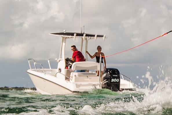 Boston Whaler Boat image