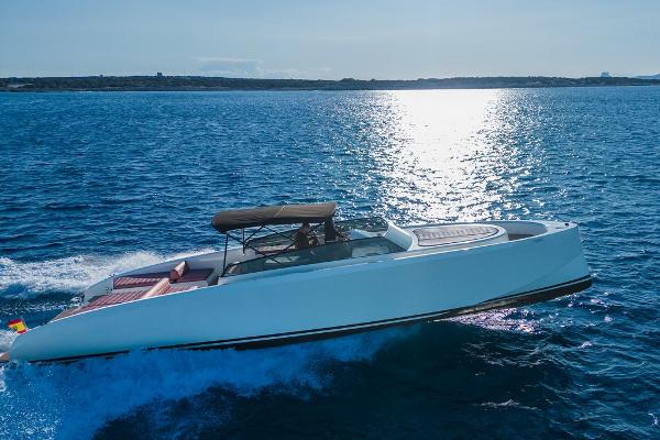2014 Vanquish Yachts VQ43