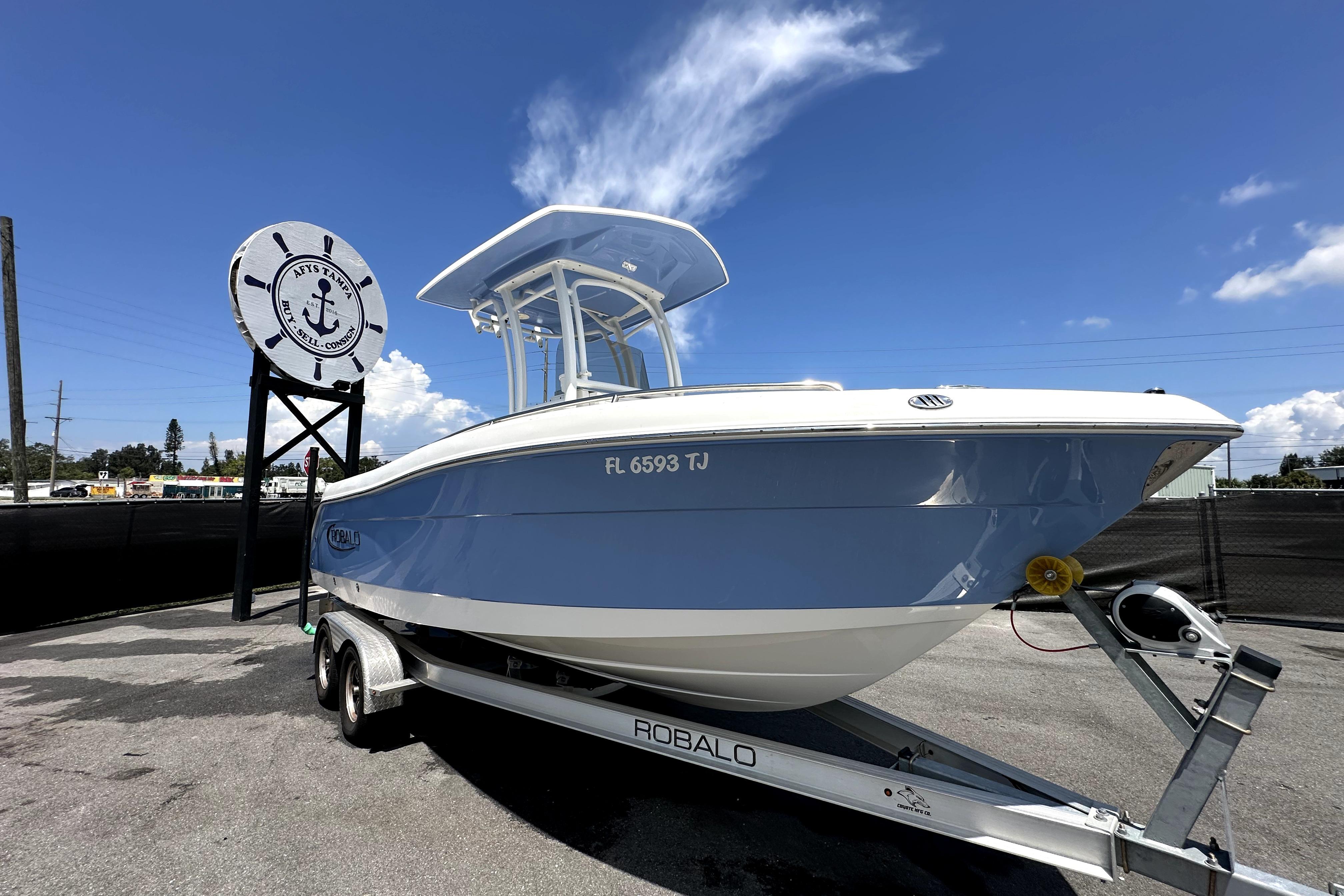 2023 Robalo R222