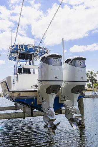 2005 Contender 31 Center Open Console