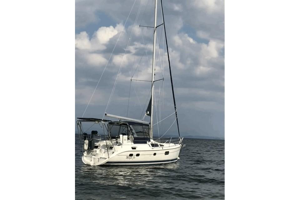 Hunter 420 2004 Hunter 420 sailboat on calm waters under a cloudy sky.