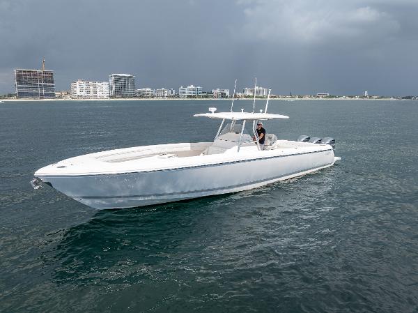 2017 Intrepid 400 Center Console