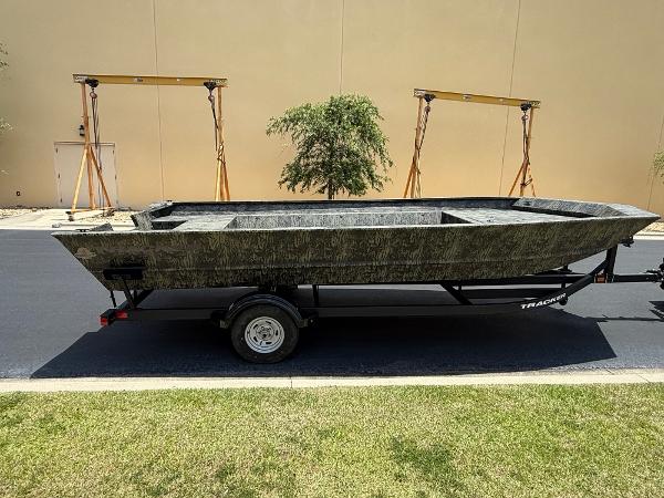 Tracker GRIZZLY 2072 Utility 2025 Tracker GRIZZLY 2072 Utility boat on trailer, parked outdoors.