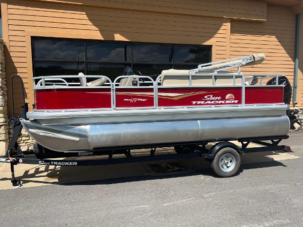 2025 Sun Tracker Bass Buggy 18 DLX