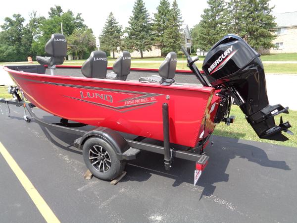 Lund 1650 Rebel XL Tiller 2025 Lund 1650 Rebel XL Tiller boat with Mercury engine on trailer.