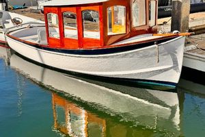 Duffy 20 Hardtop Diesel 1984 Duffy 20 Hardtop Diesel boat docked, reflecting on calm water.