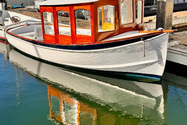 Duffy 20 Hardtop Diesel 1984 Duffy 20 Hardtop Diesel boat docked, reflecting on calm water.