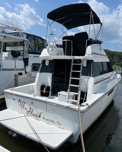 Silverton 34 Convertible 1992 Silverton 34 Convertible boat docked in Norfolk, Virginia, featuring a flybridge and ladder.