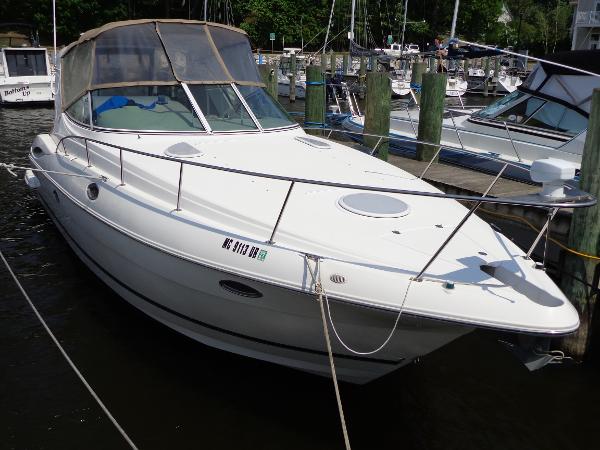2004 Cruisers Yachts 320 Express