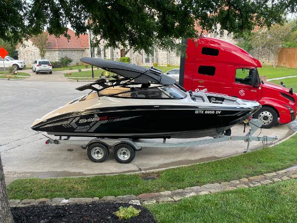 2016 Yamaha 242X E-Series, a high end tow sports boat with bold styling and  graphics. #yamahaboats #yamaha242x #boating