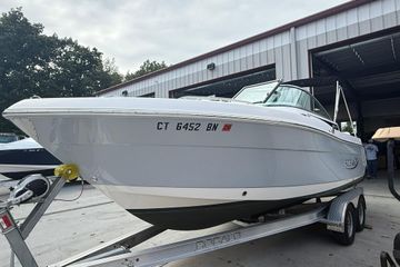 2021 Robalo R227 Dual Console