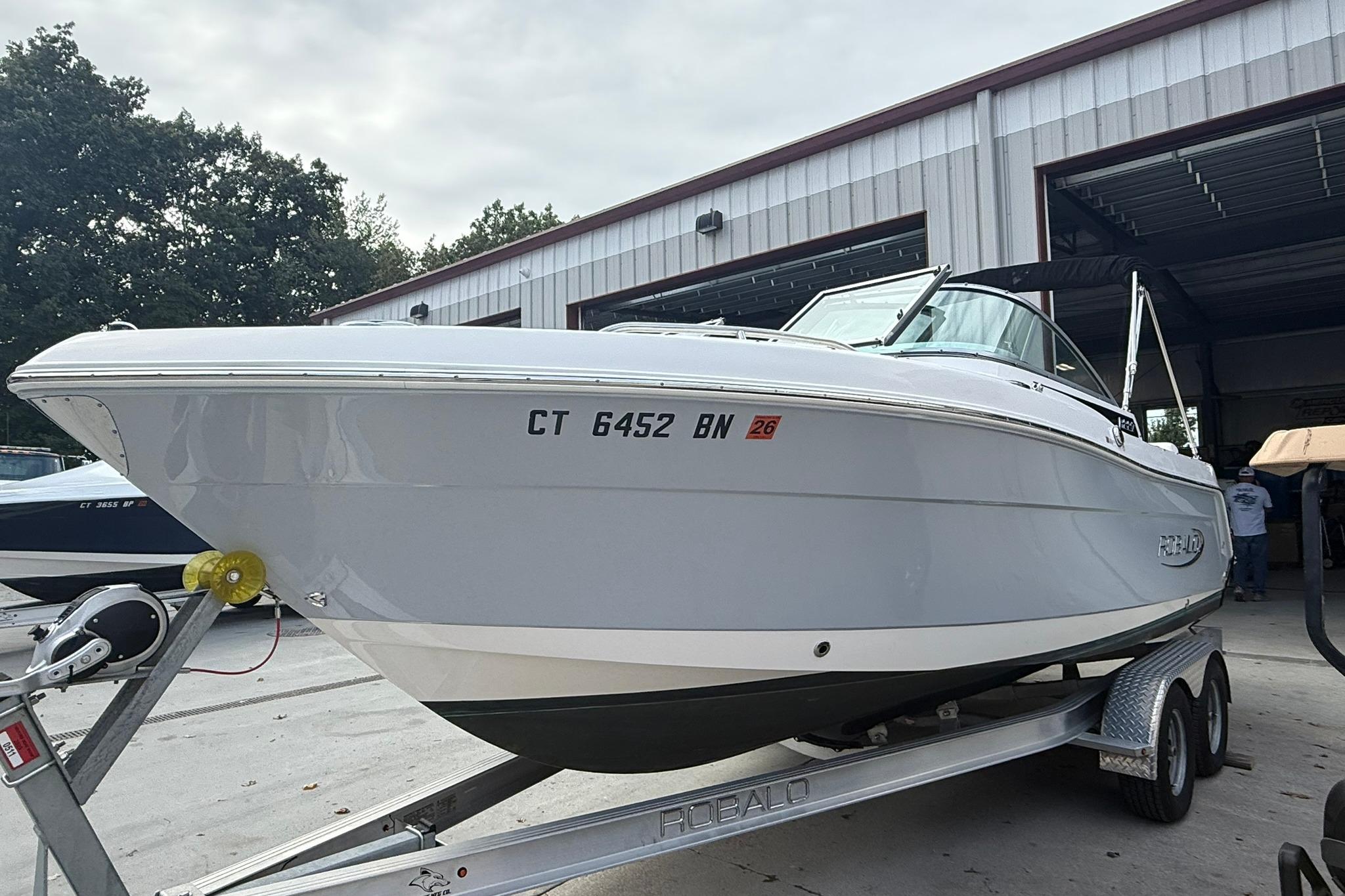 2021 Robalo R227 Dual Console