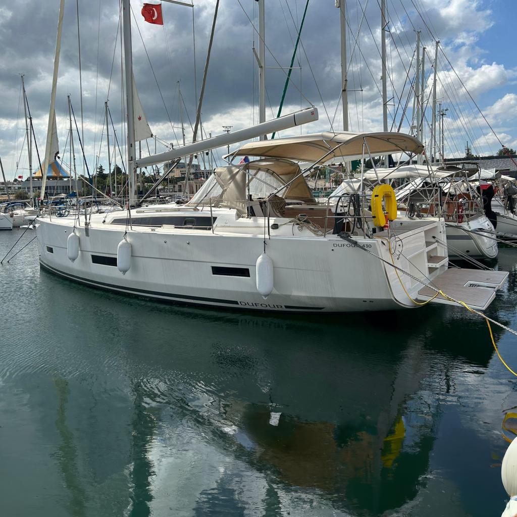 2023 Dufour 430