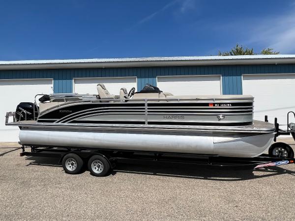Harris FloteBote H SOL 250 CWDH TT 2020 Harris FloteBote H SOL 250 CWDH TT pontoon boat on trailer, parked outdoors.