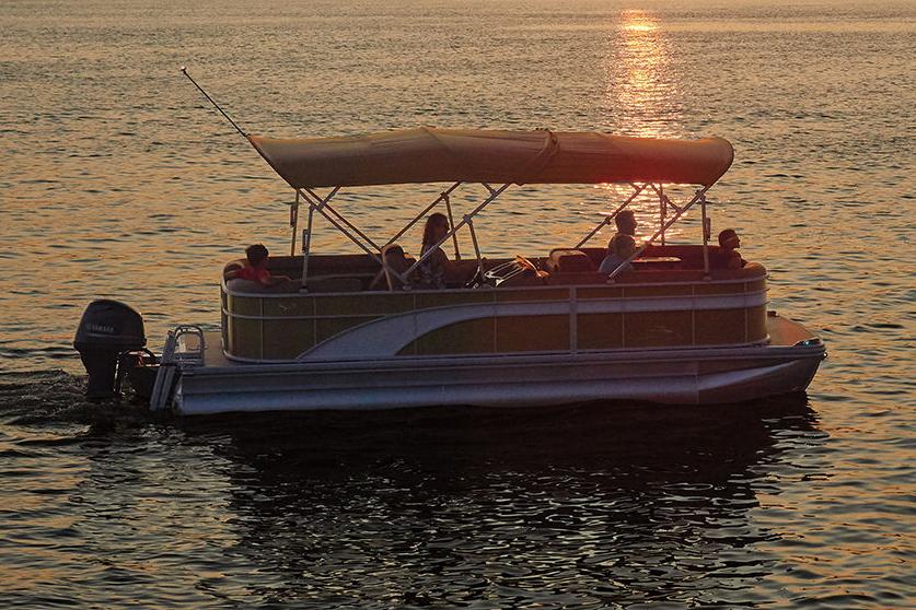Bennington Boat image