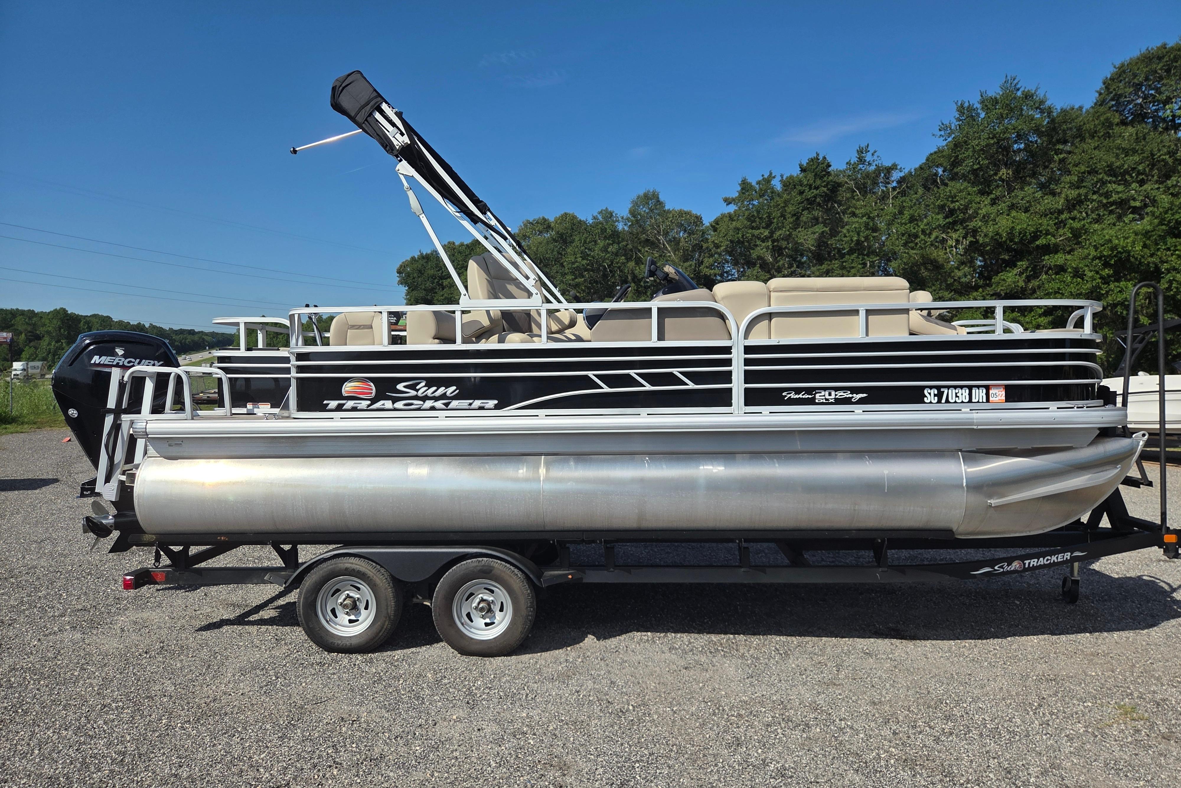 2021 Sun Tracker Fishin' Barge 20 DLX