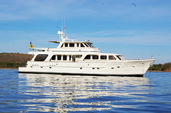 Offshore Yachts Voyager ANTARES EXTERIOR